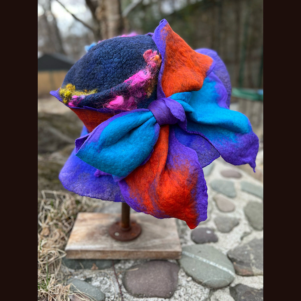 Felted top hat with bow and silk 23” 1/2 medium