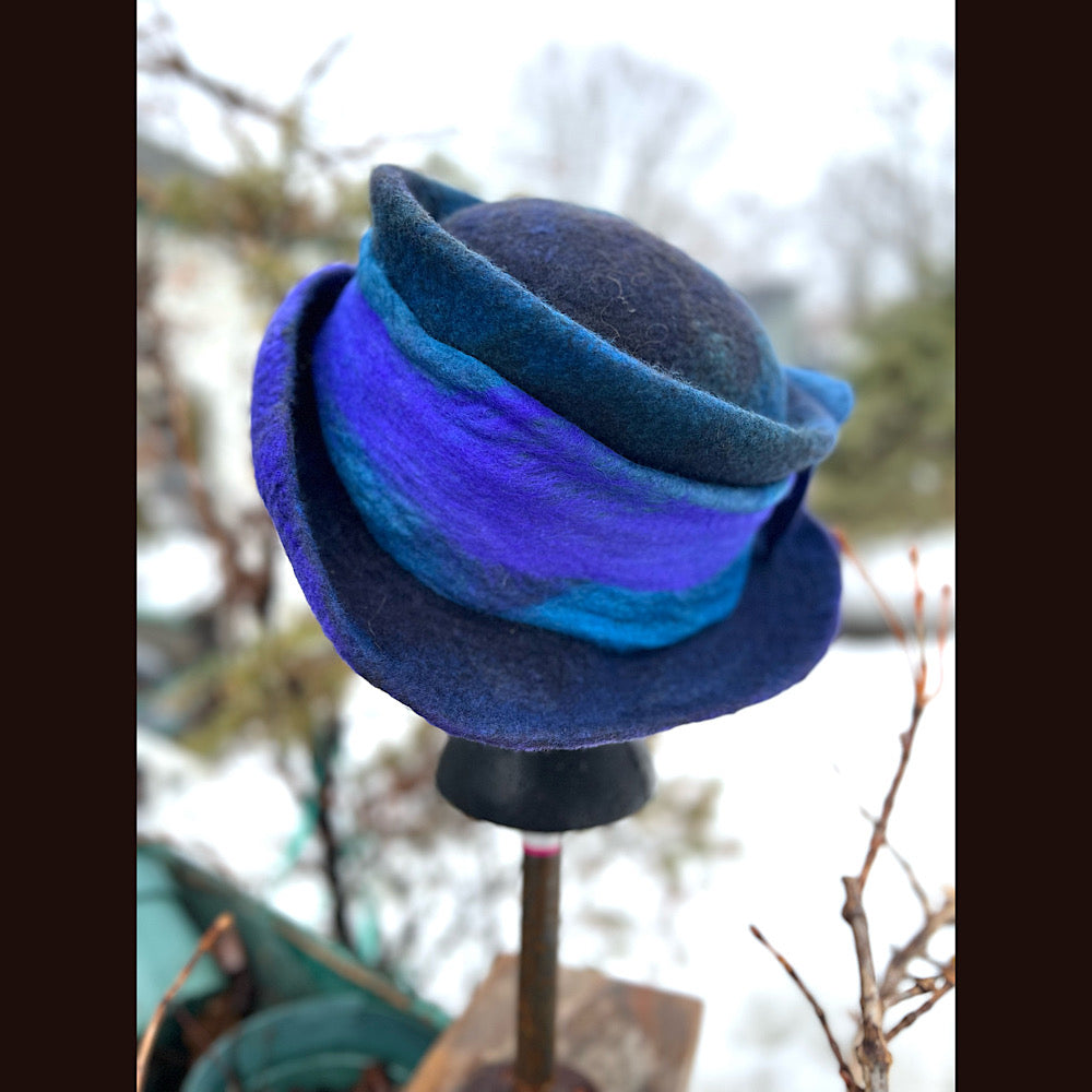 Felted top hat with bow 23” 1/2 medium