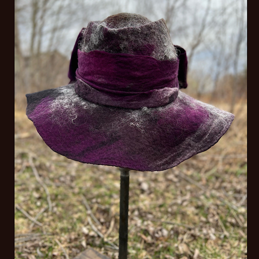 Large brim Felted hat with bow 23” 3/4 medium large