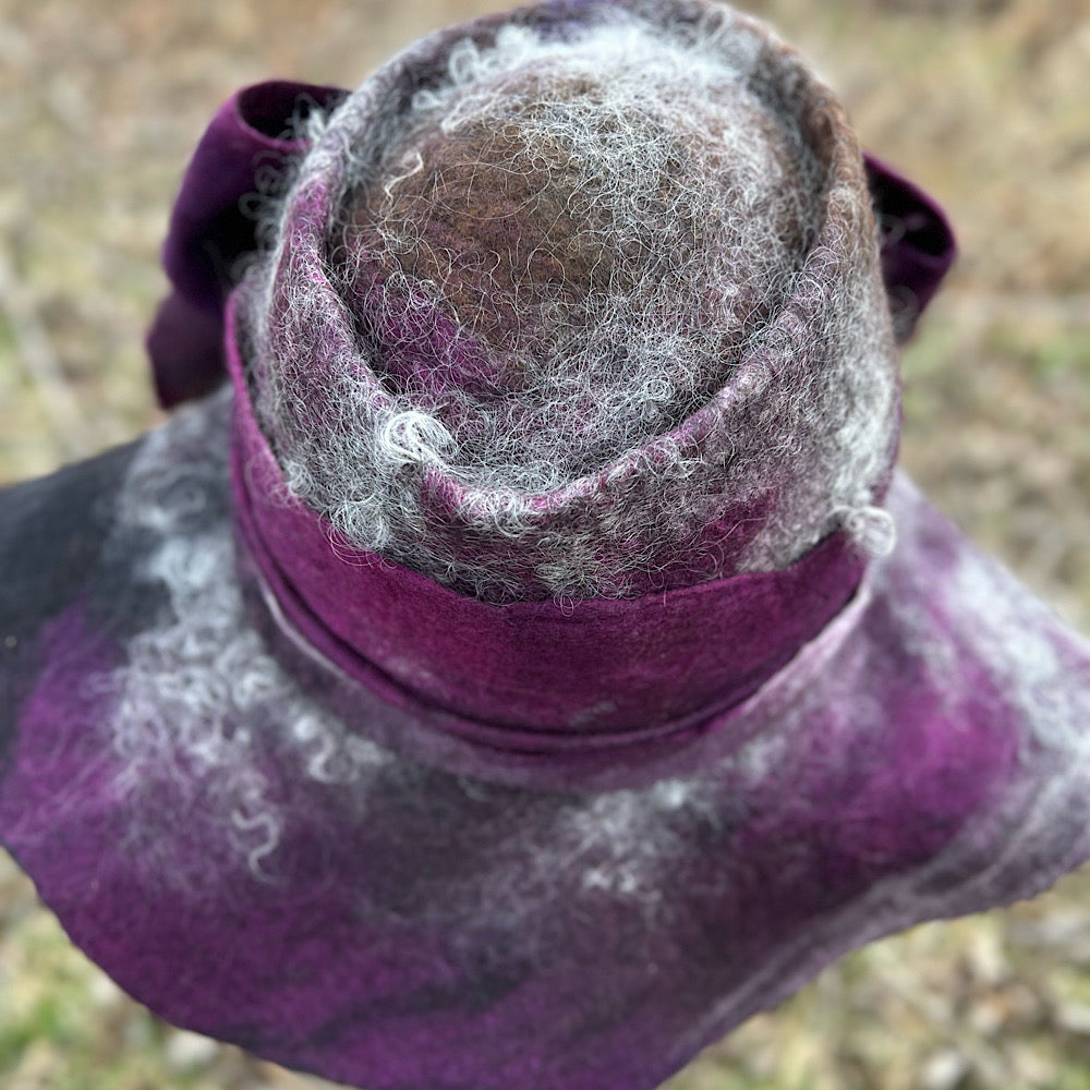 Large brim Felted hat with bow 23” 3/4 medium large