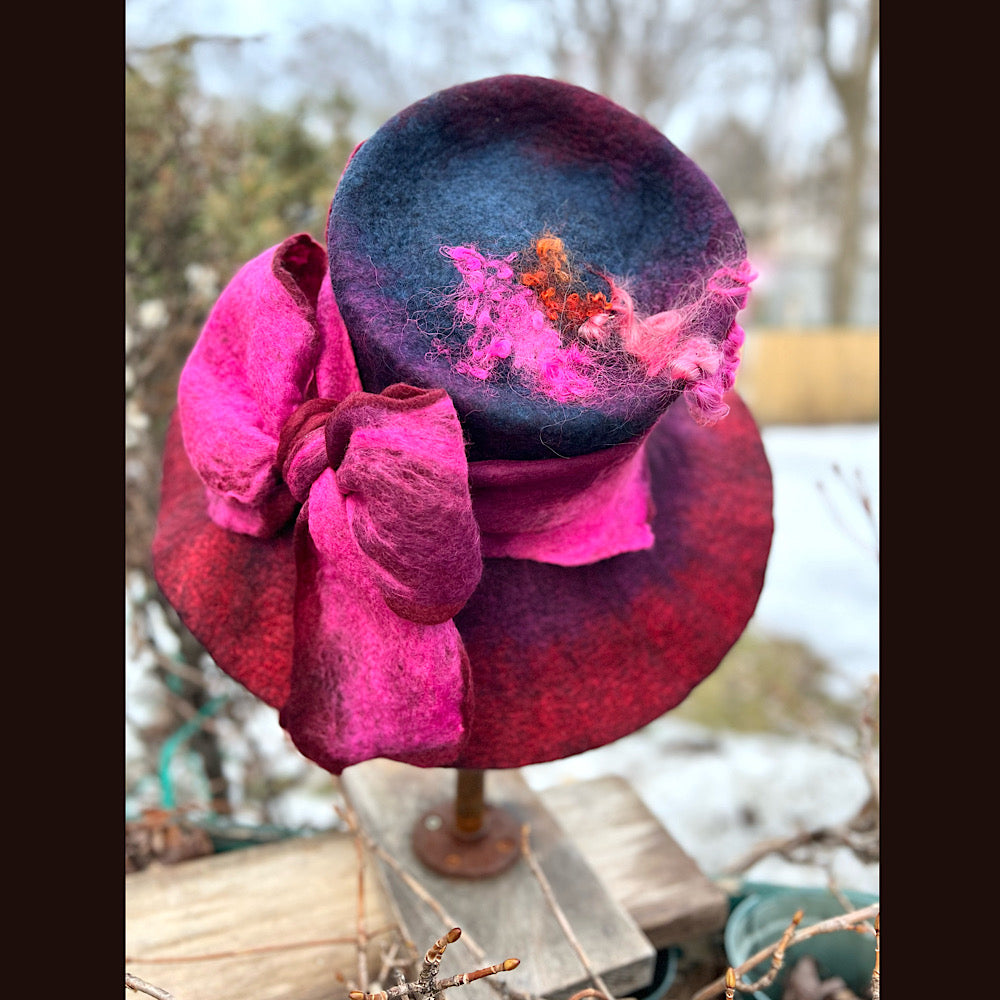 Felted top hat with bow 23” 1/2 medium