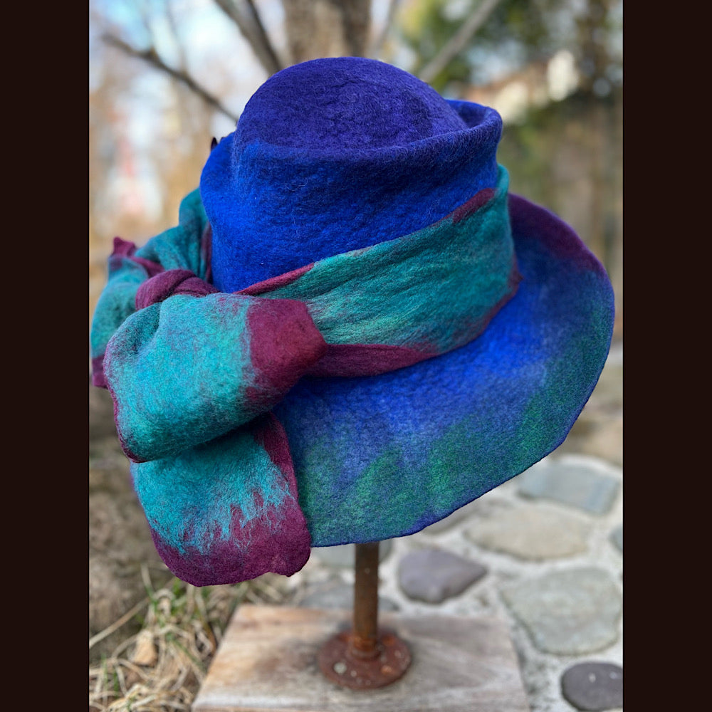 Felted top hat with bow 23” 1/2 medium