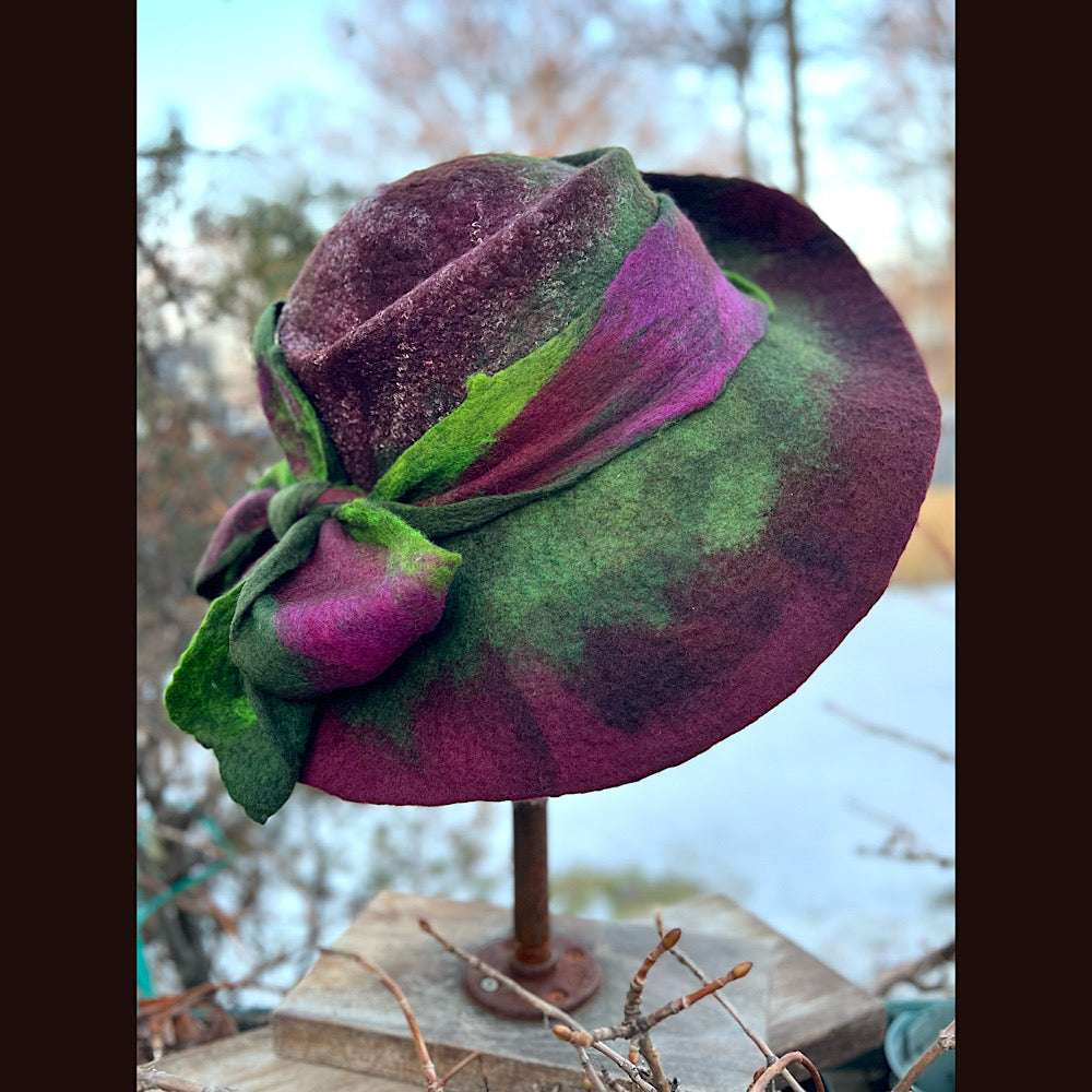 Felted top hat with bow 23” 1/2 medium