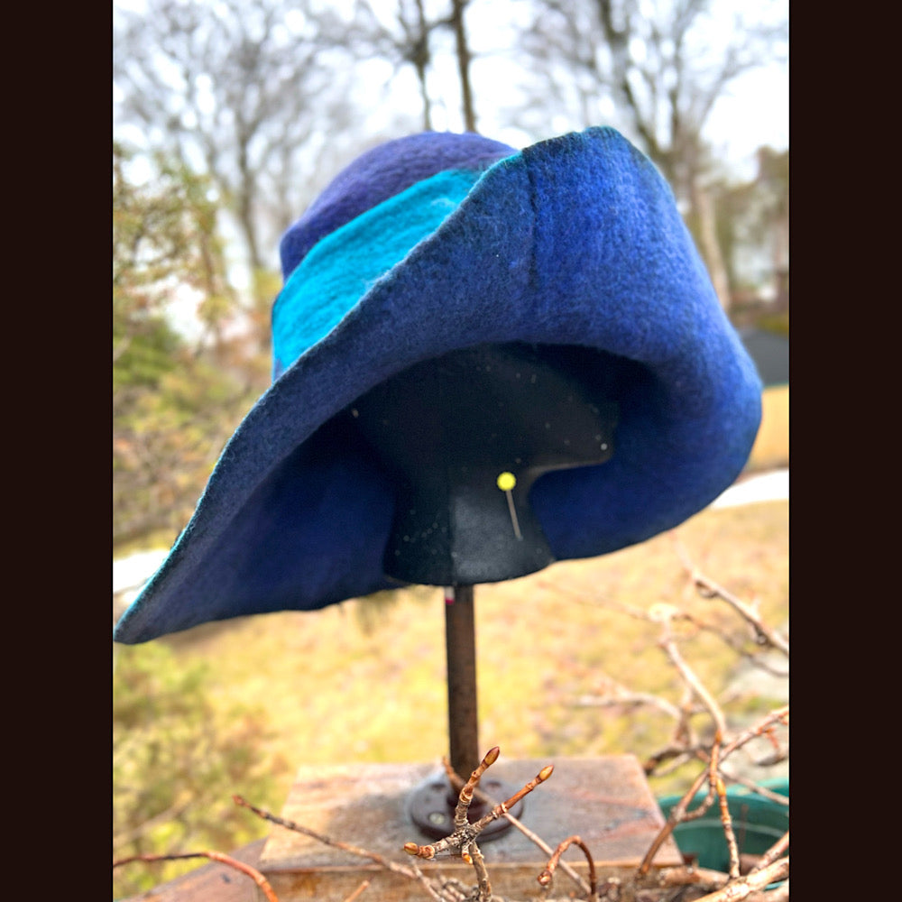 Felted top hat with bow 23” 1/2 medium