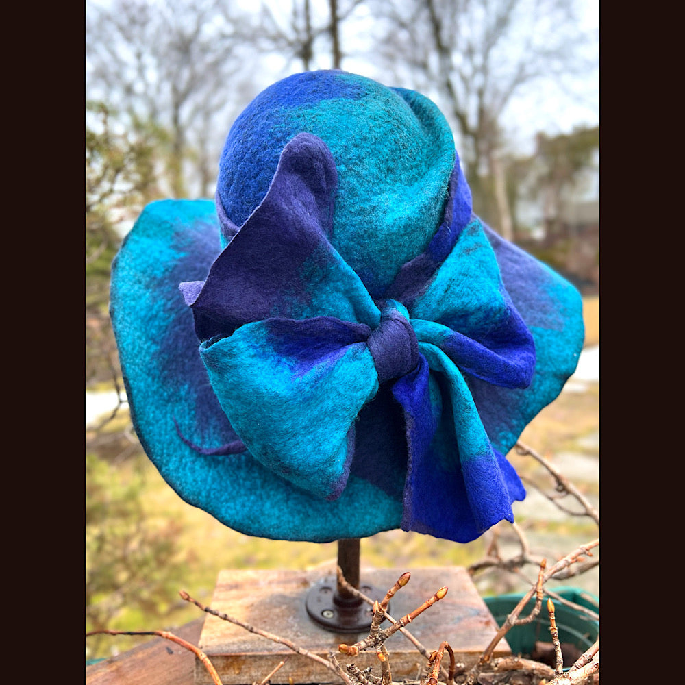 Felted top hat with bow 23” 1/2 medium