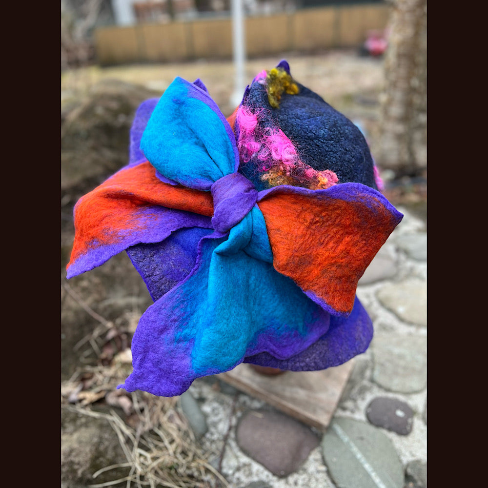 Felted top hat with bow and silk 23” 1/2 medium