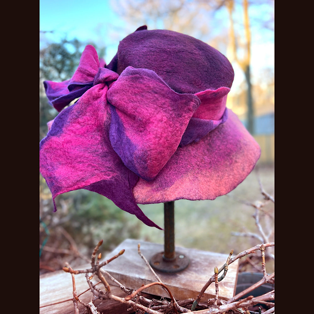 Felted top hat with bow 23” 1/2 medium