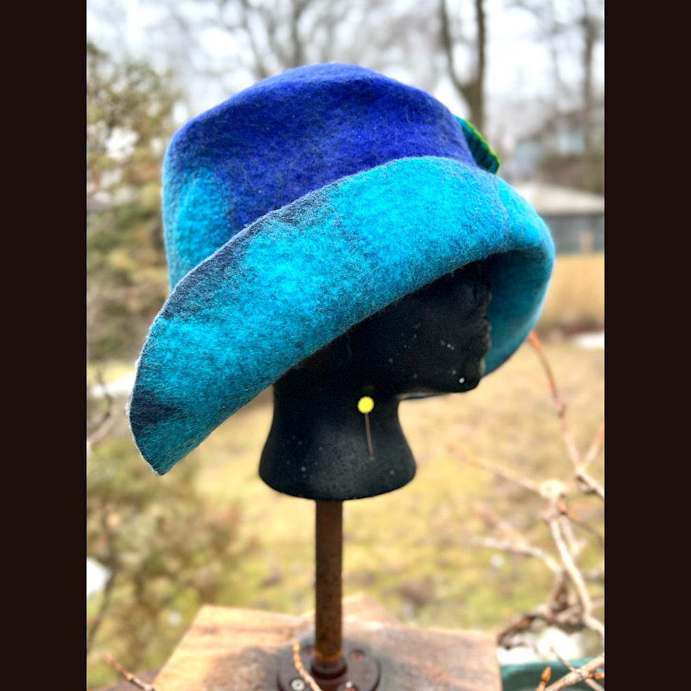 Felted top hat with bow 23” 1/2 medium