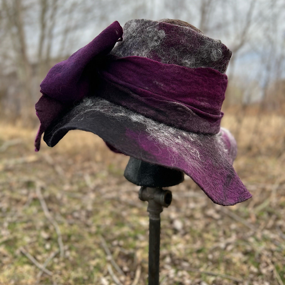 Large brim Felted hat with bow 23” 3/4 medium large