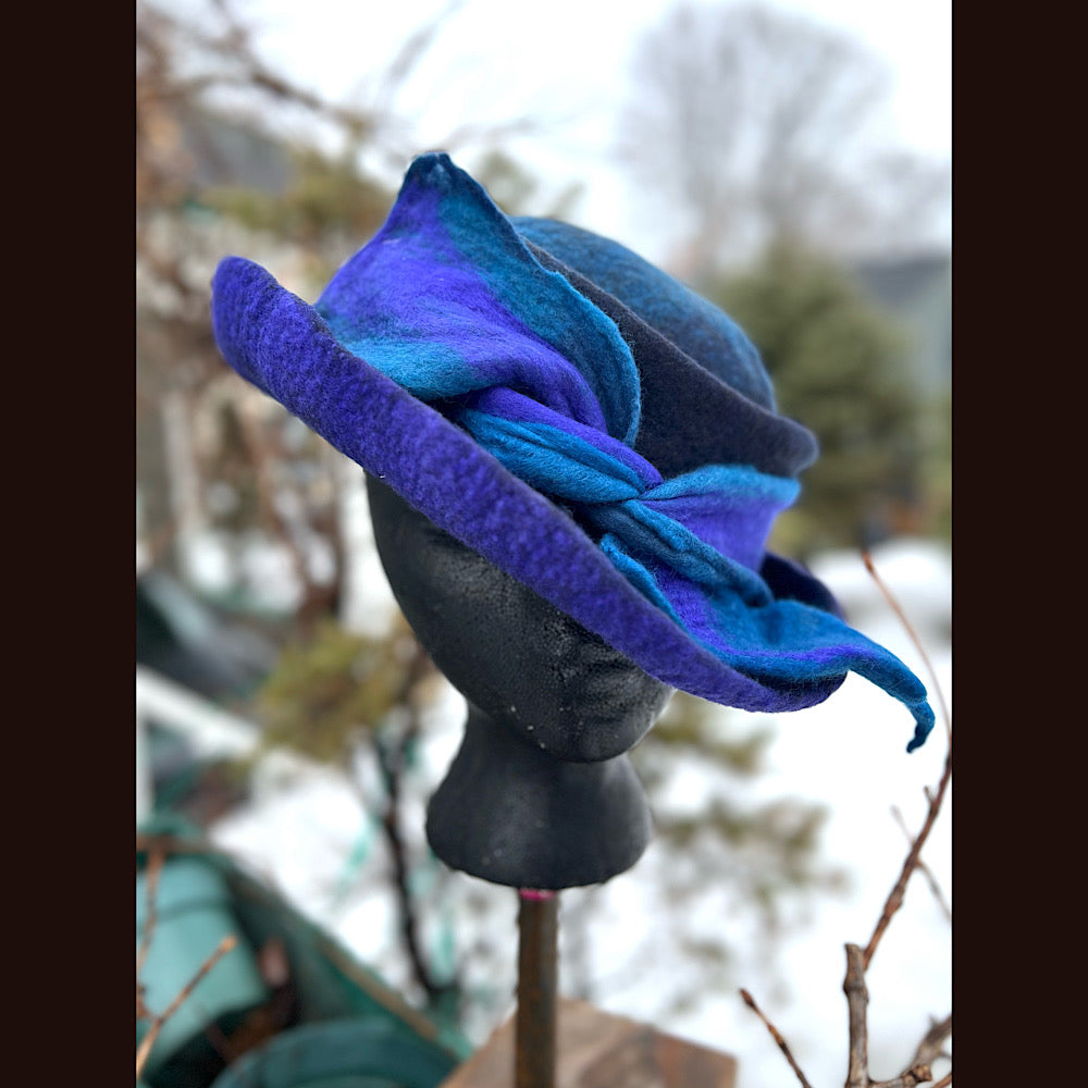 Felted top hat with bow 23” 1/2 medium