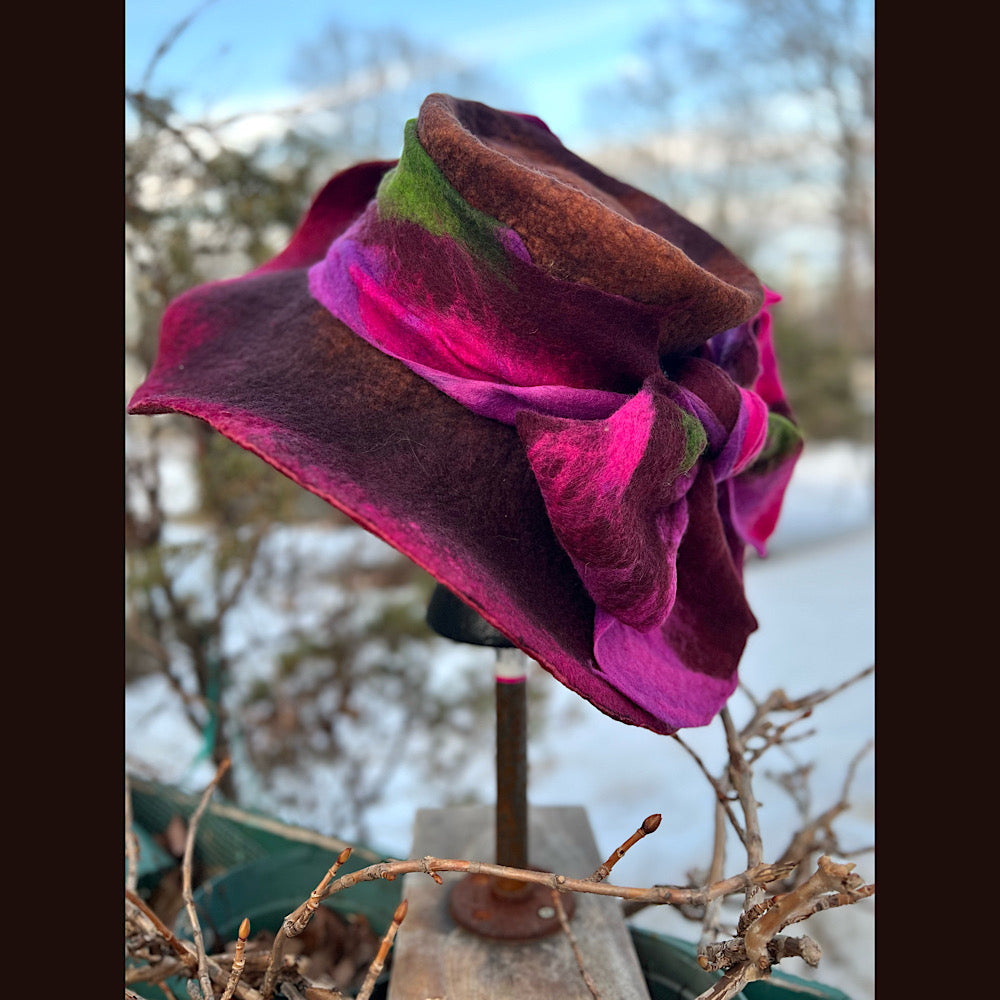 Felted top hat with bow 23” 1/2 medium
