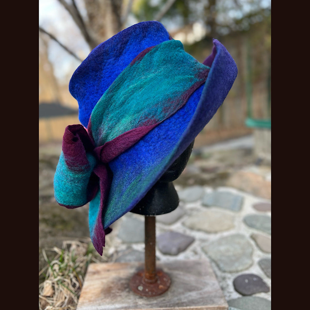 Felted top hat with bow 23” 1/2 medium