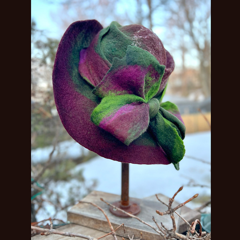 Felted top hat with bow 23” 1/2 medium