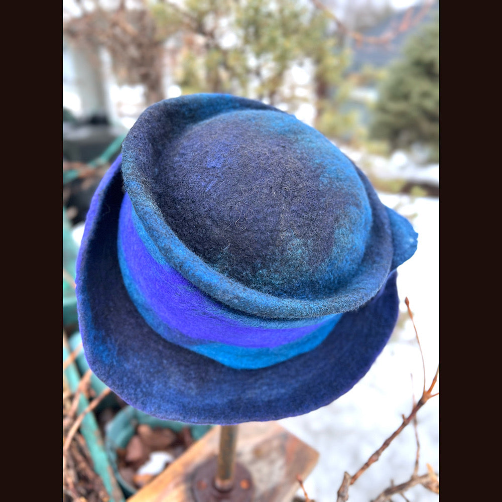 Felted top hat with bow 23” 1/2 medium