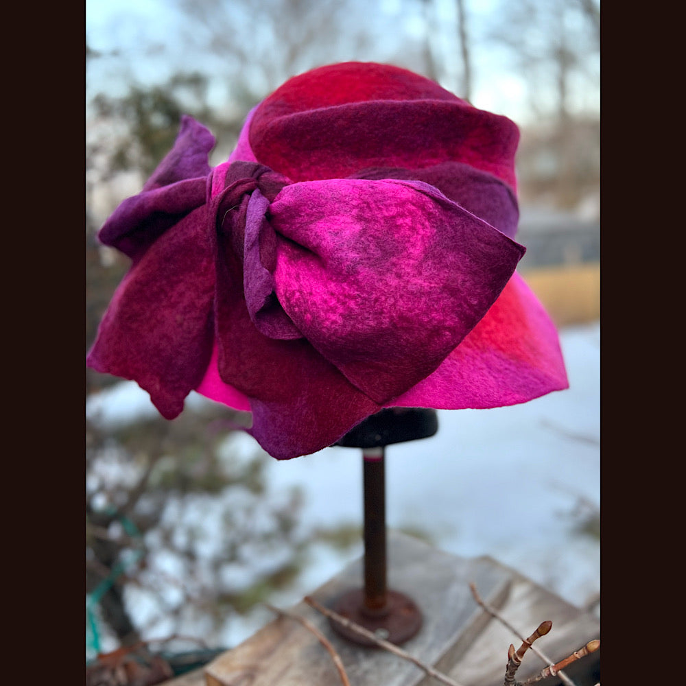 Felted top hat with bow 23” 1/2 medium