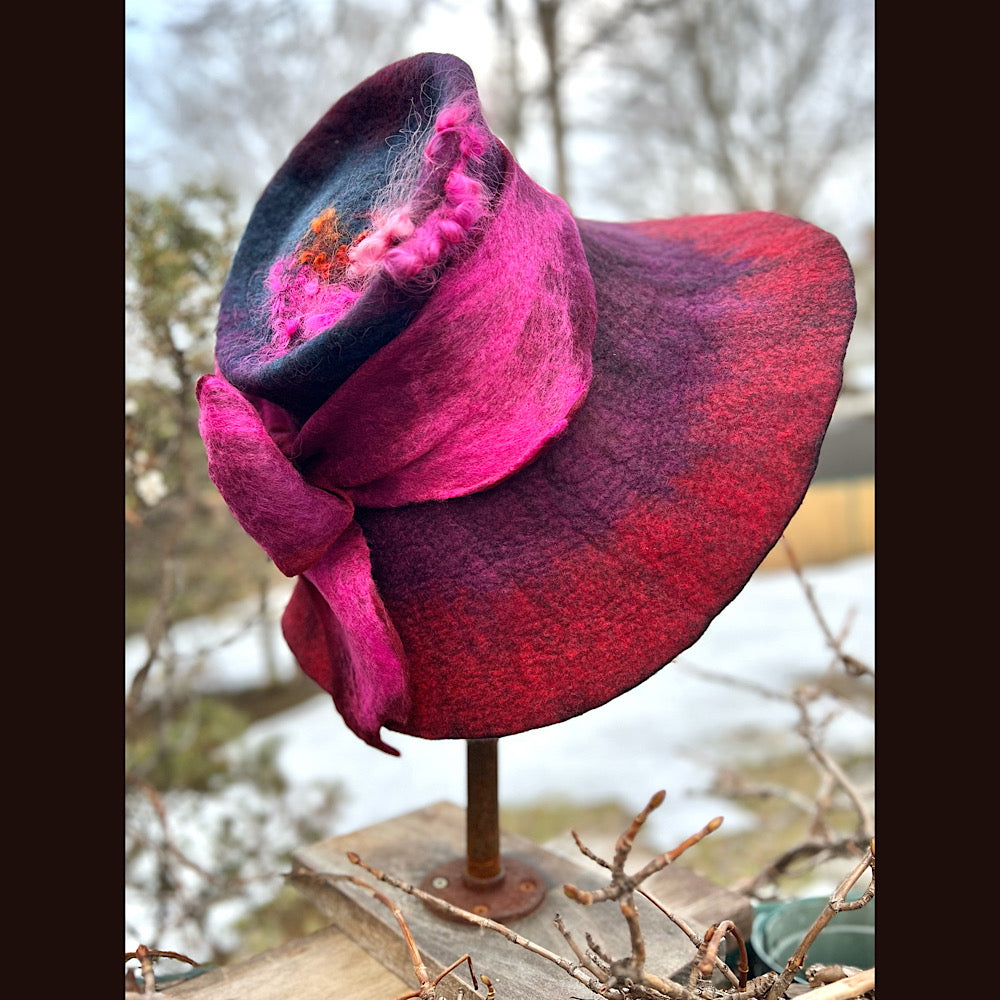 Felted top hat with bow 23” 1/2 medium