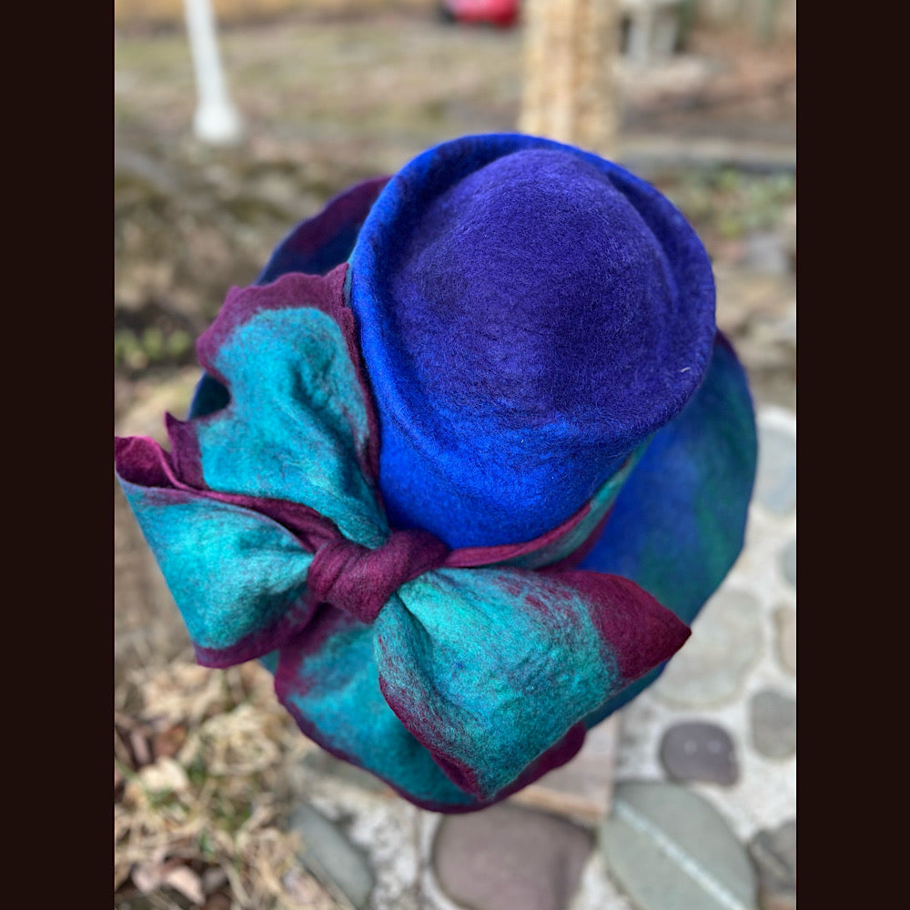 Felted top hat with bow 23” 1/2 medium