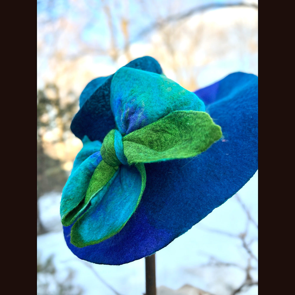 Felted top hat with bow 23” 1/2 medium