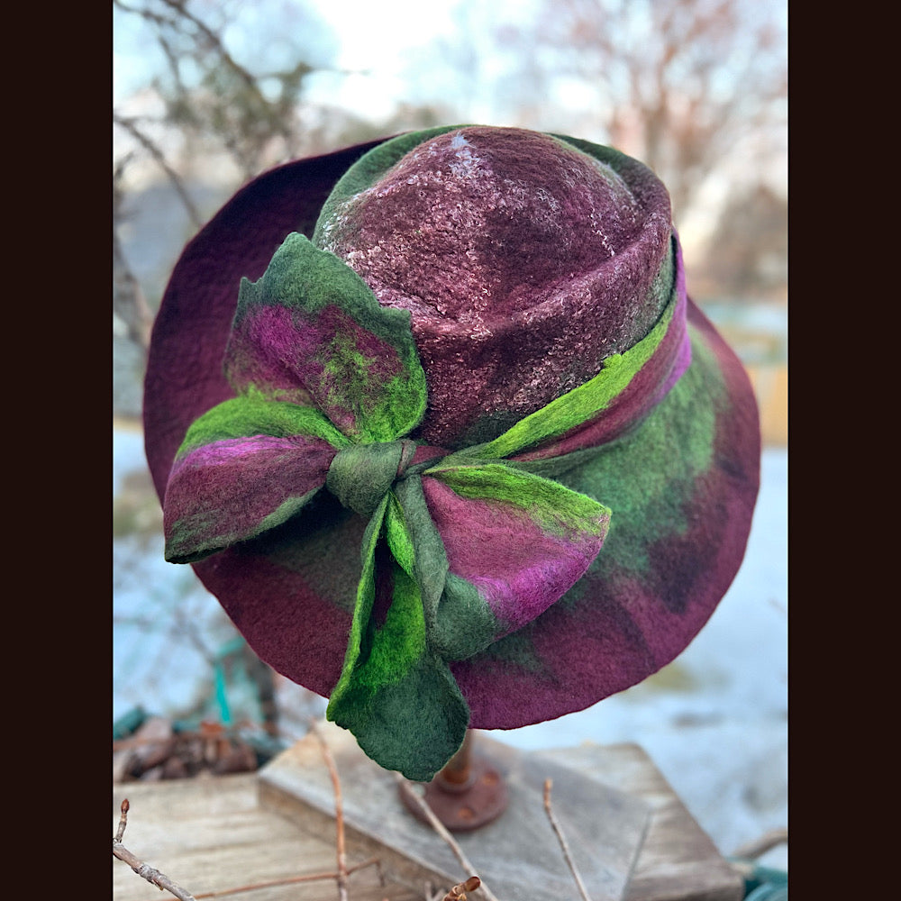 Felted top hat with bow 23” 1/2 medium