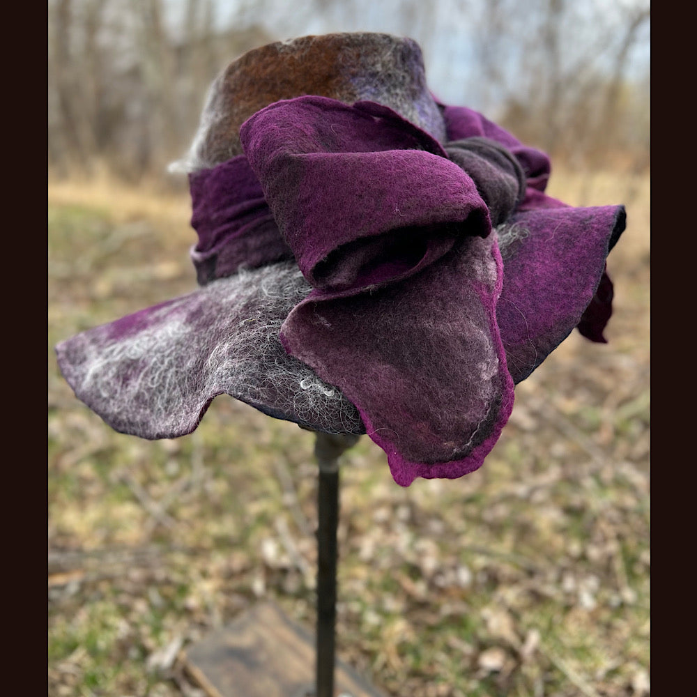 Large brim Felted hat with bow 23” 3/4 medium large