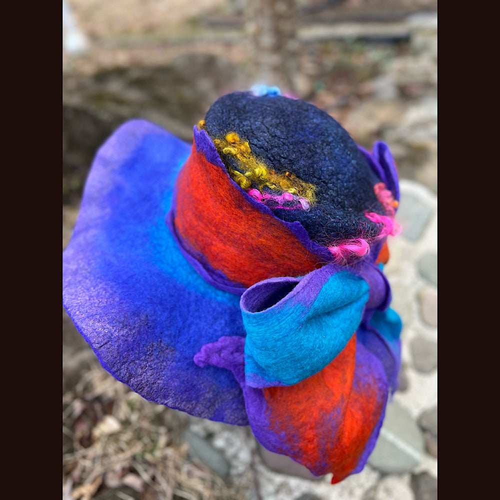 Felted top hat with bow and silk 23” 1/2 medium