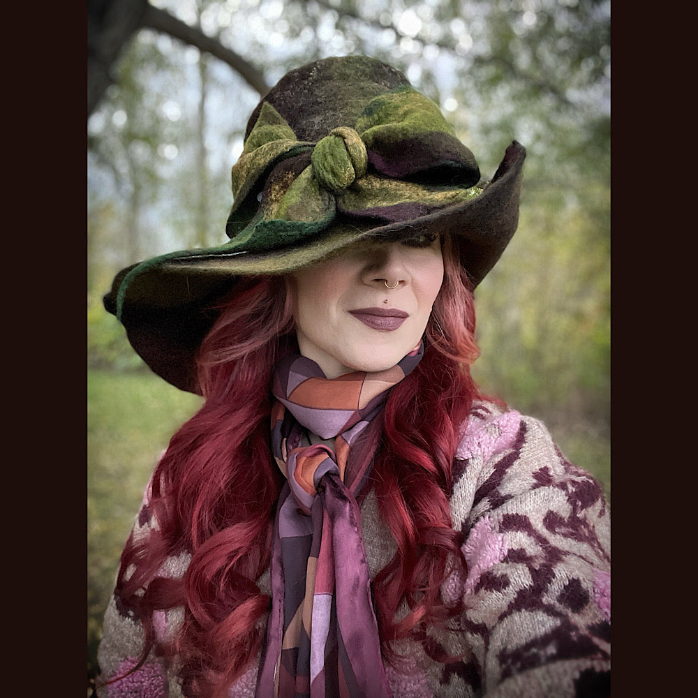 Felted top hat with bow 23” medium