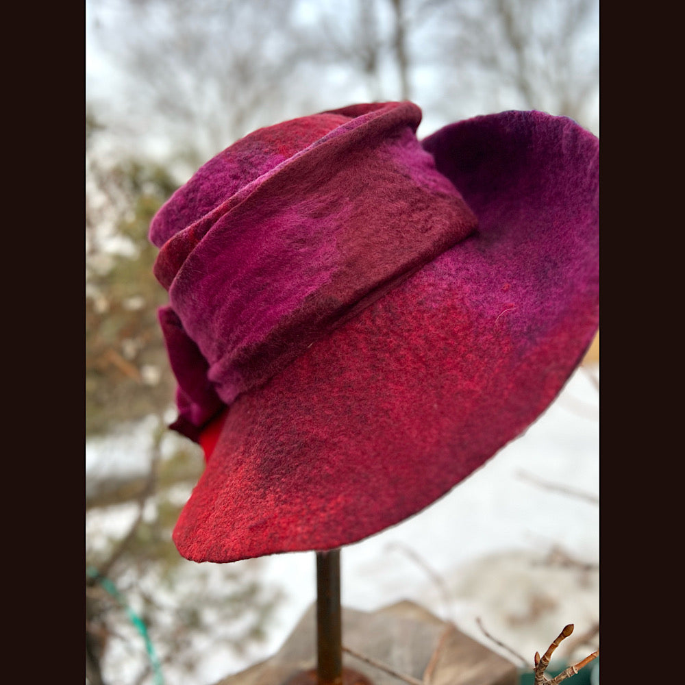 Felted top hat with bow 23” 1/2 medium