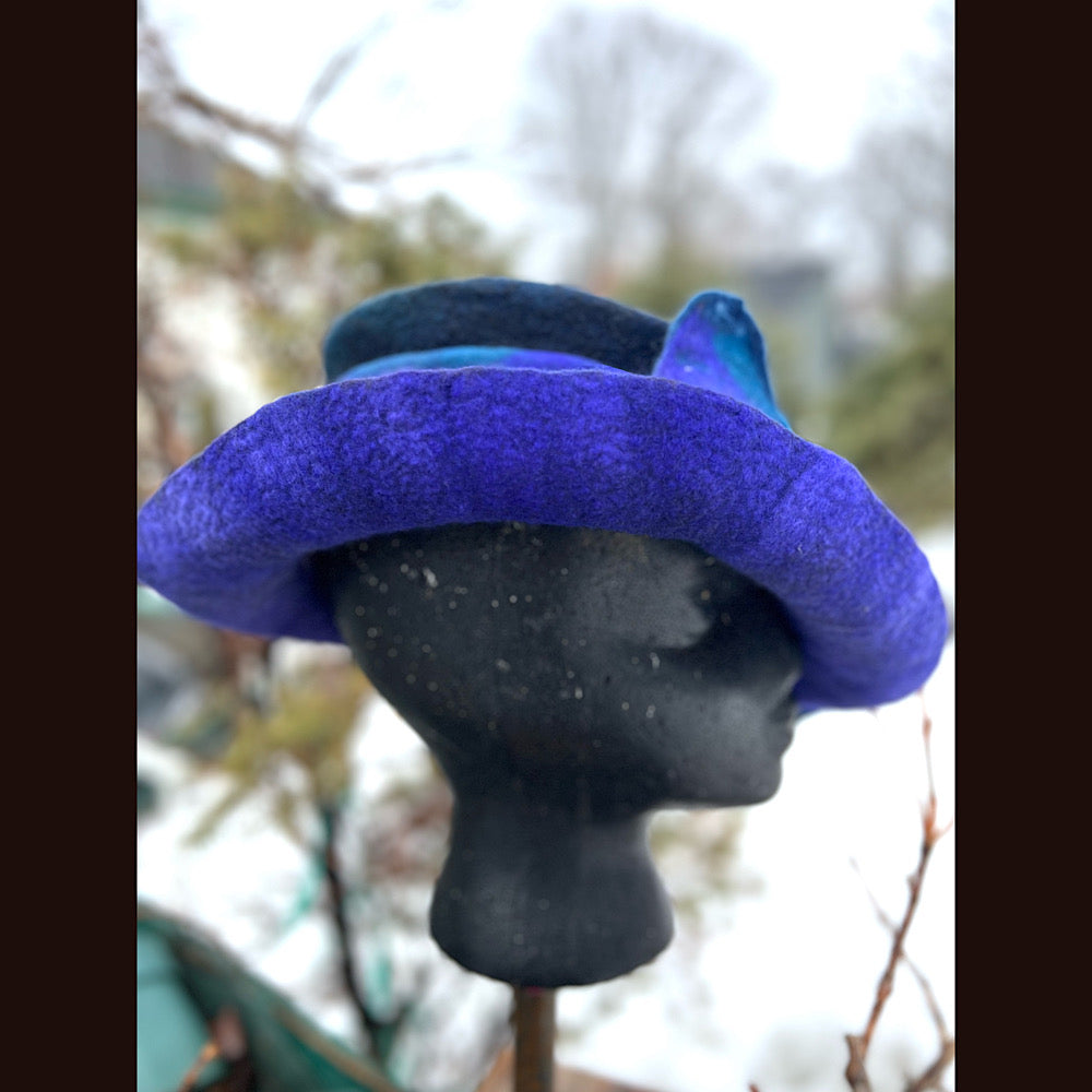 Felted top hat with bow 23” 1/2 medium