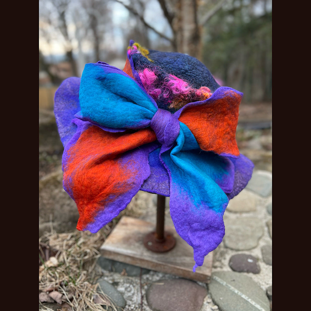 Felted top hat with bow and silk 23” 1/2 medium