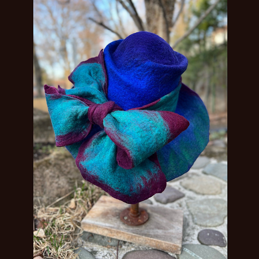 Felted top hat with bow 23” 1/2 medium
