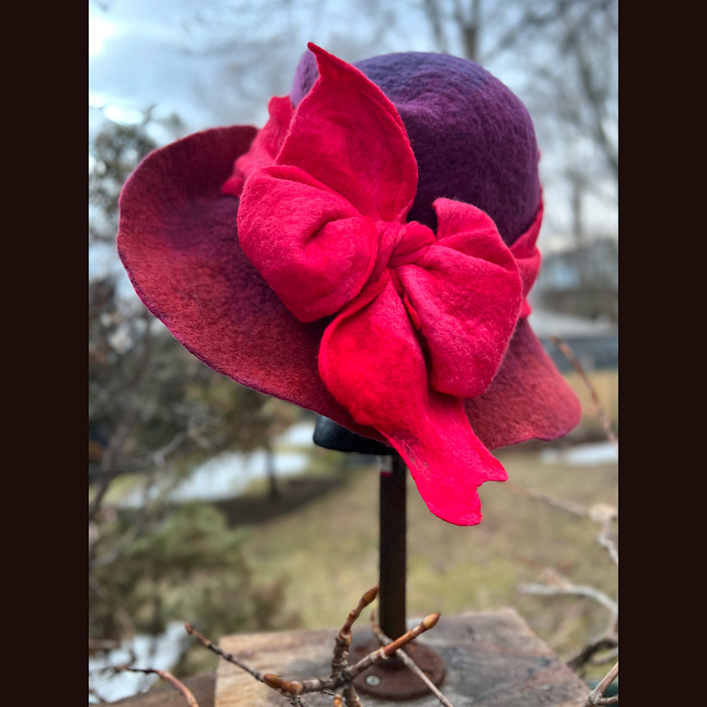 Felted top hat with bow 23” 1/2 medium