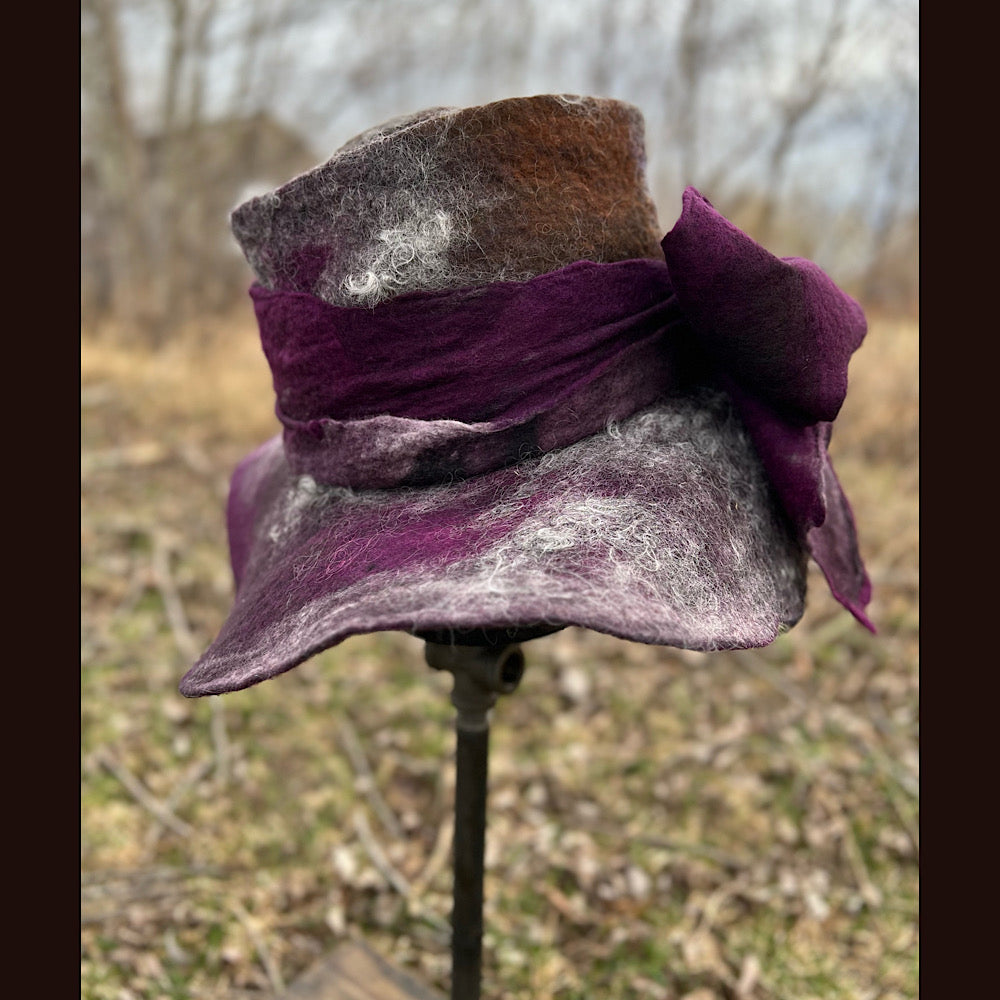 Large brim Felted hat with bow 23” 3/4 medium large