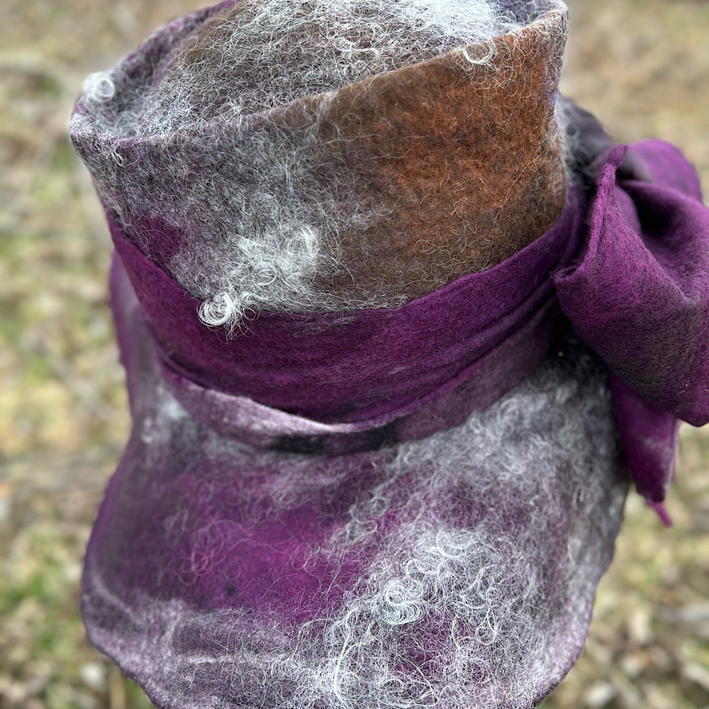 Large brim Felted hat with bow 23” 3/4 medium large