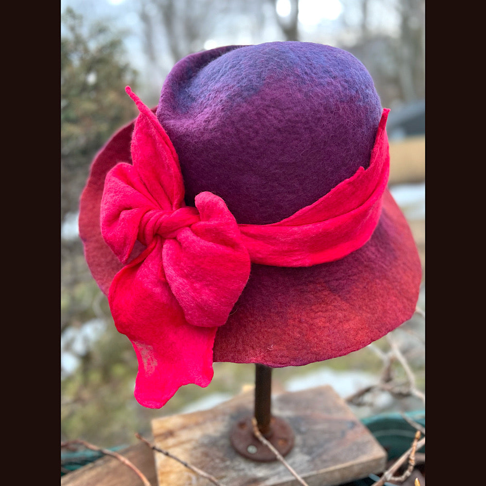 Felted top hat with bow 23” 1/2 medium