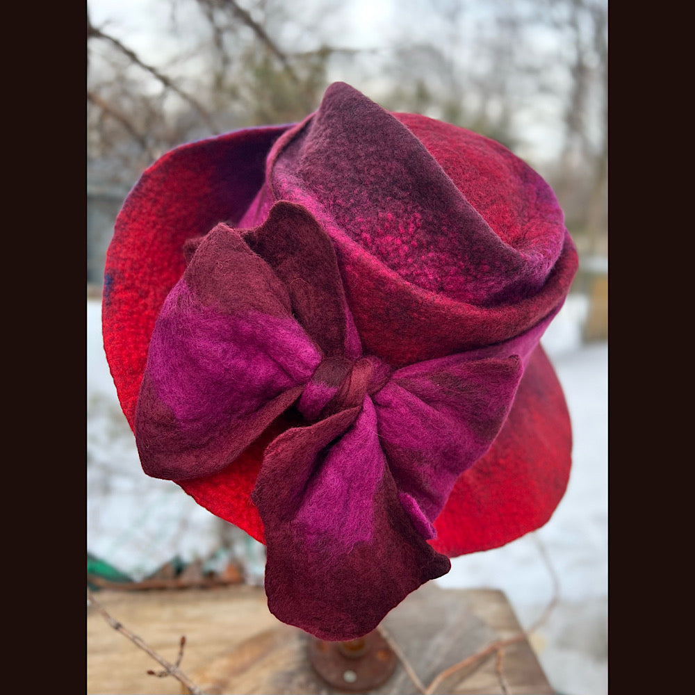 Felted top hat with bow 23” 1/2 medium