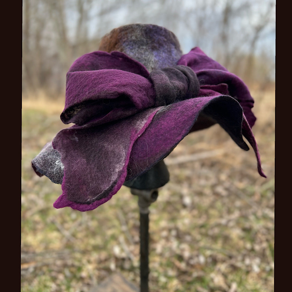 Large brim Felted hat with bow 23” 3/4 medium large