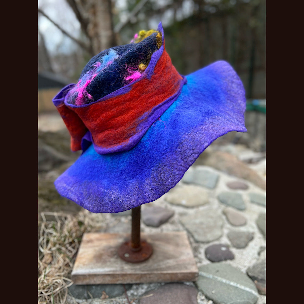 Felted top hat with bow and silk 23” 1/2 medium
