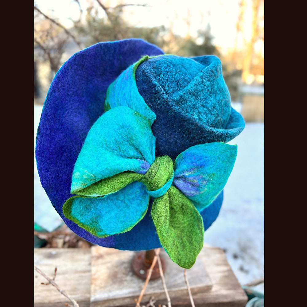 Felted top hat with bow 23” 1/2 medium