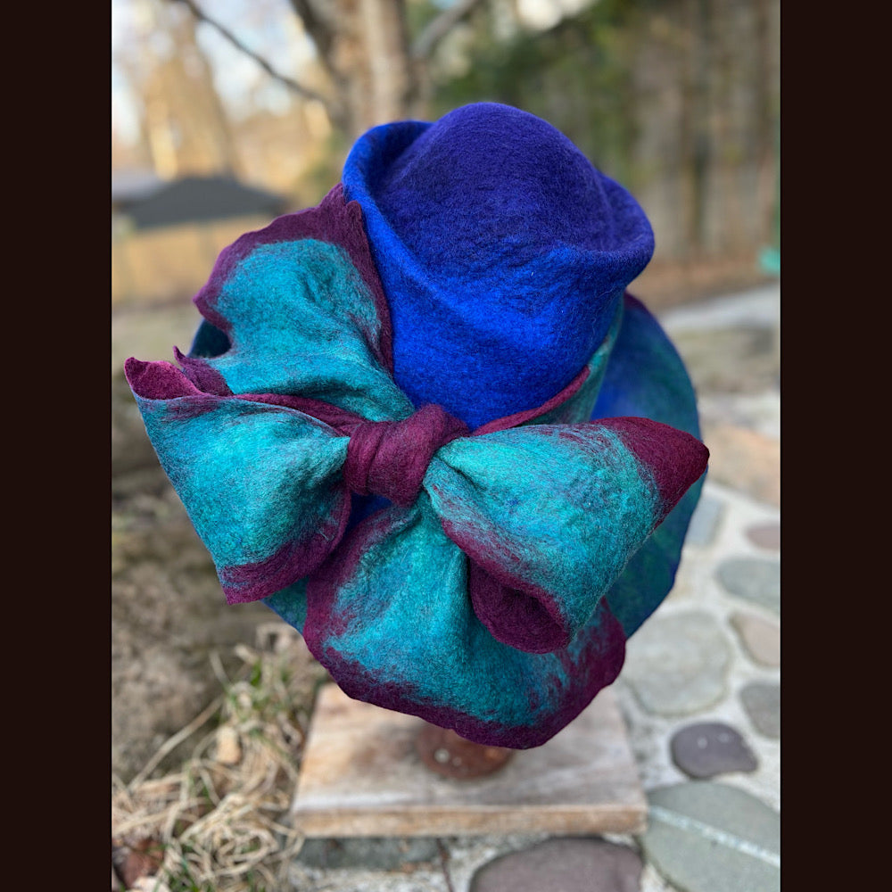 Felted top hat with bow 23” 1/2 medium