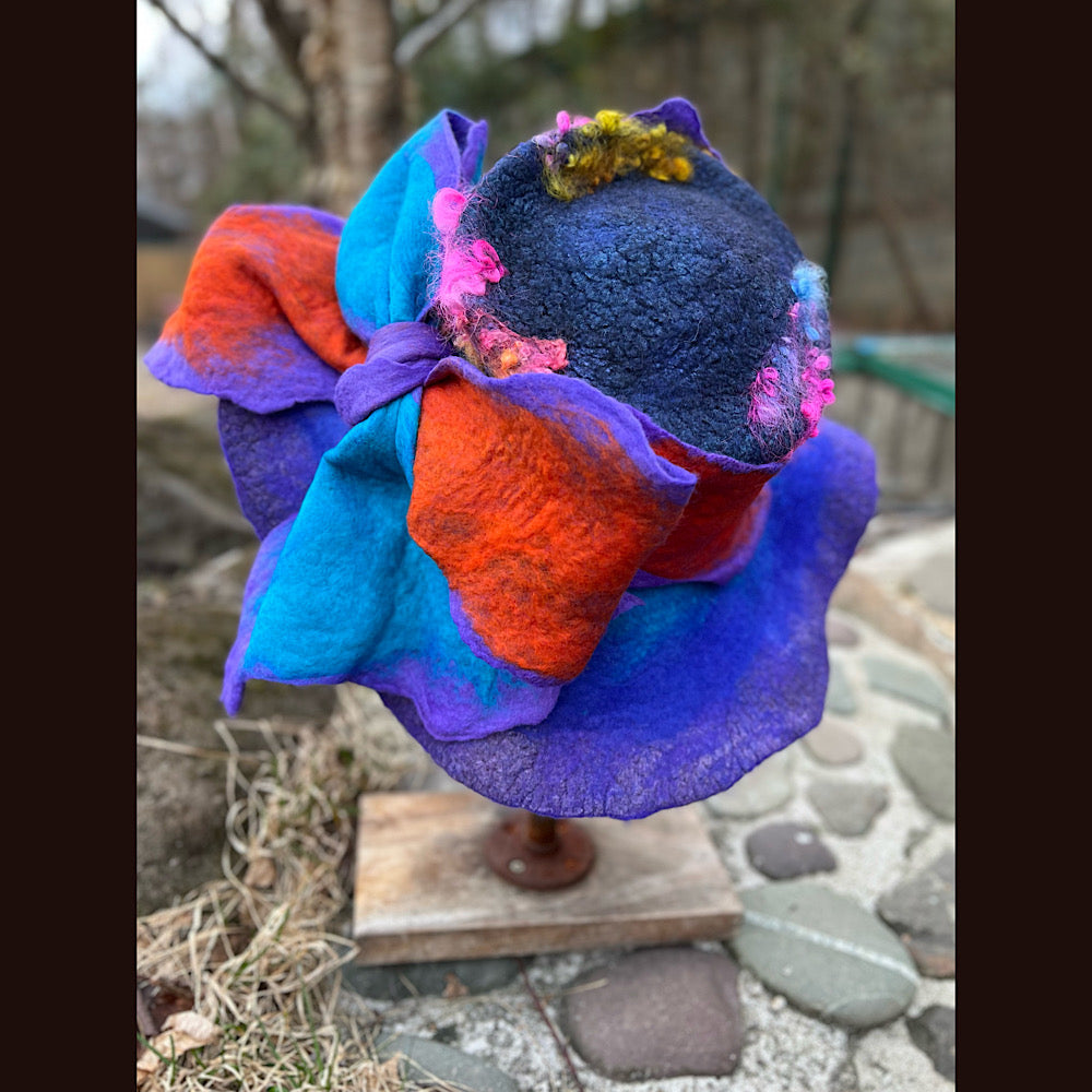 Felted top hat with bow and silk 23” 1/2 medium