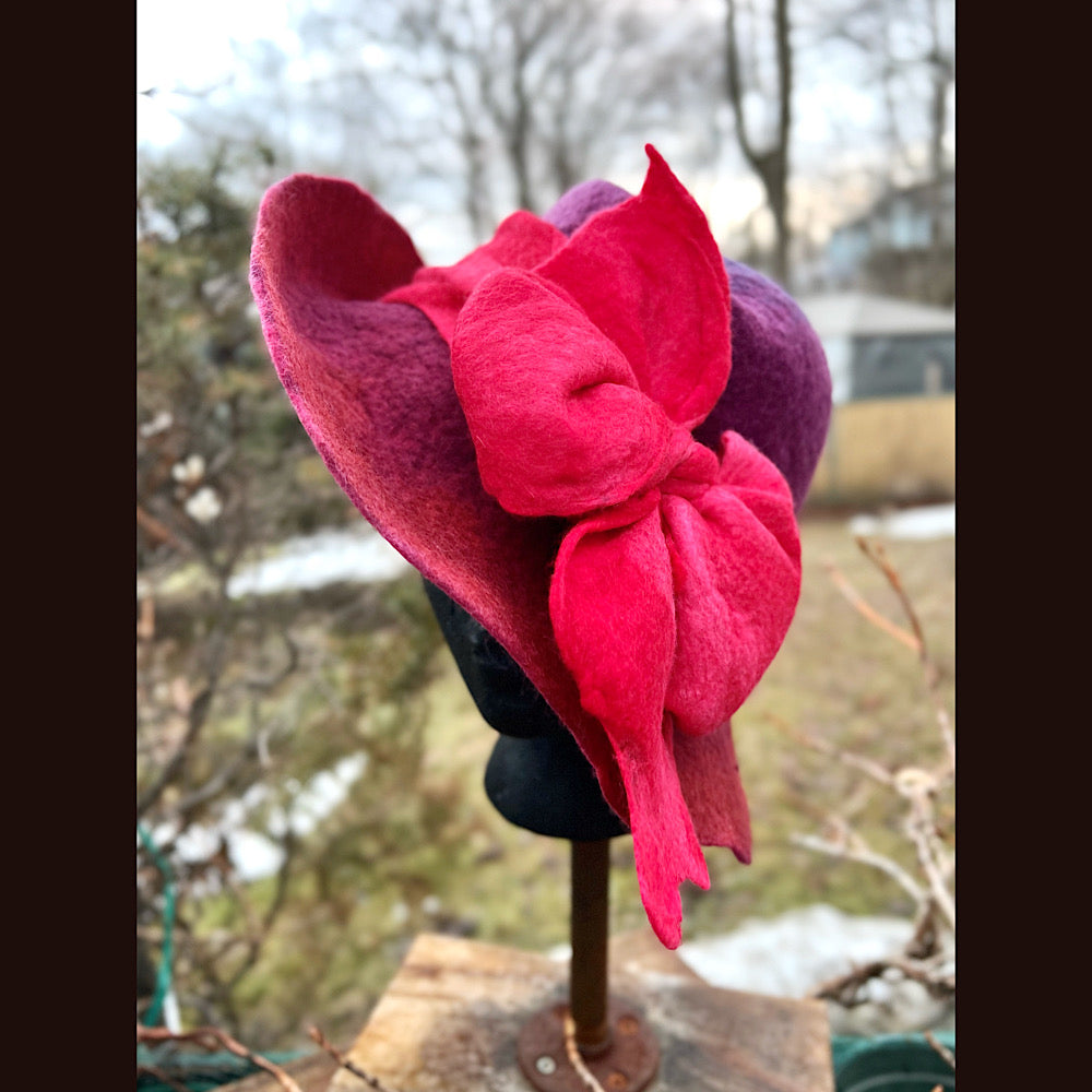 Felted top hat with bow 23” 1/2 medium