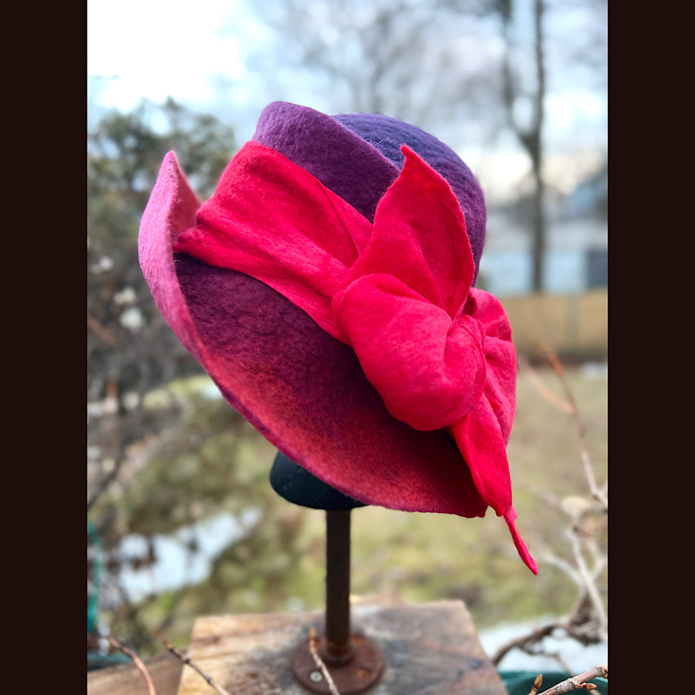 Felted top hat with bow 23” 1/2 medium