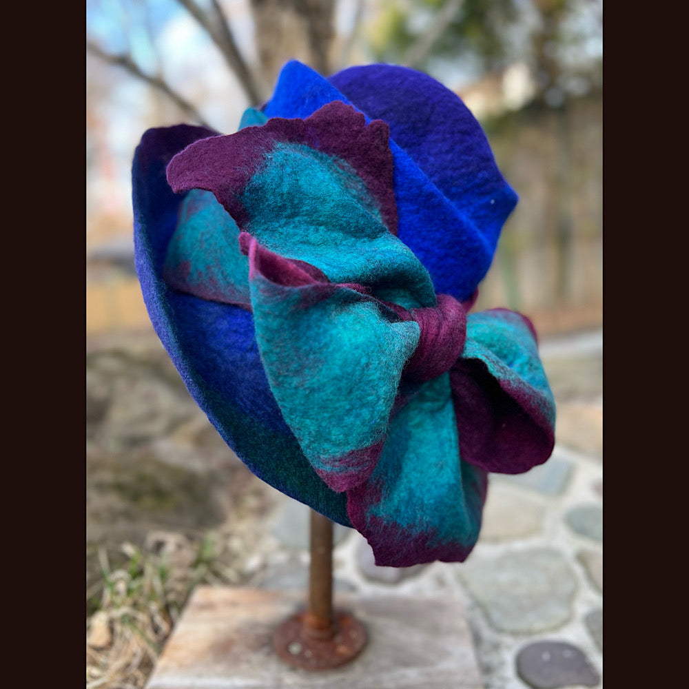 Felted top hat with bow 23” 1/2 medium