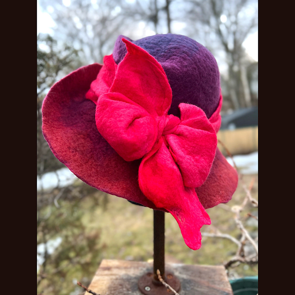 Felted top hat with bow 23” 1/2 medium