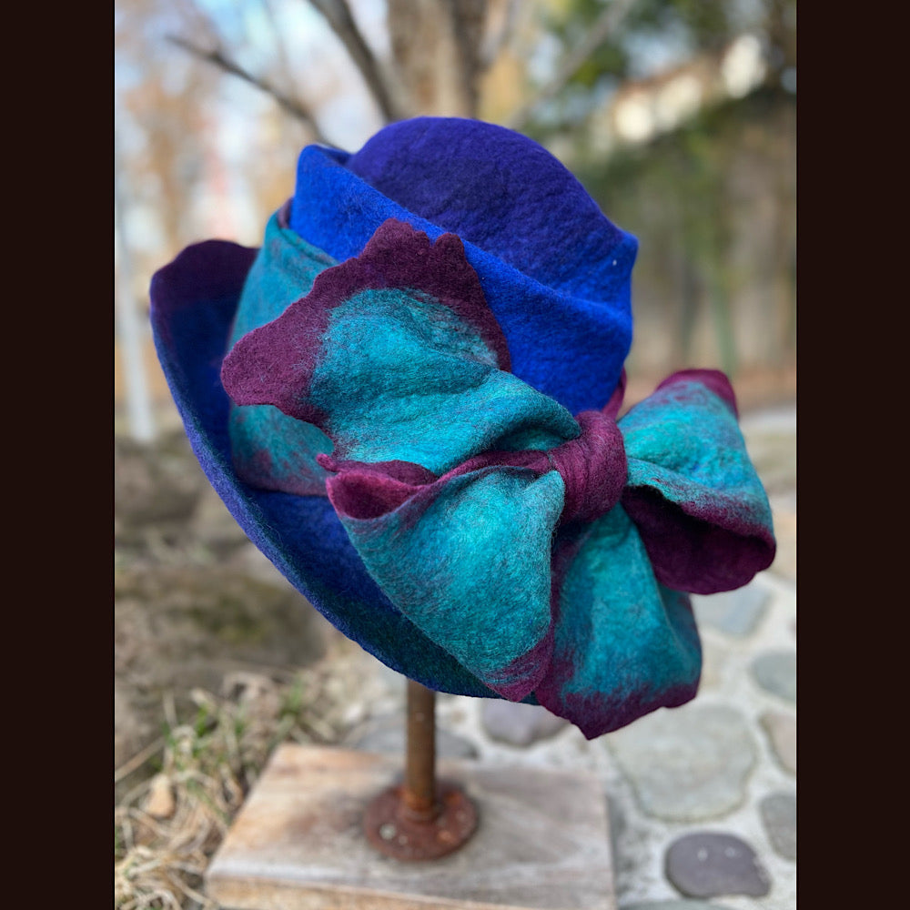 Felted top hat with bow 23” 1/2 medium