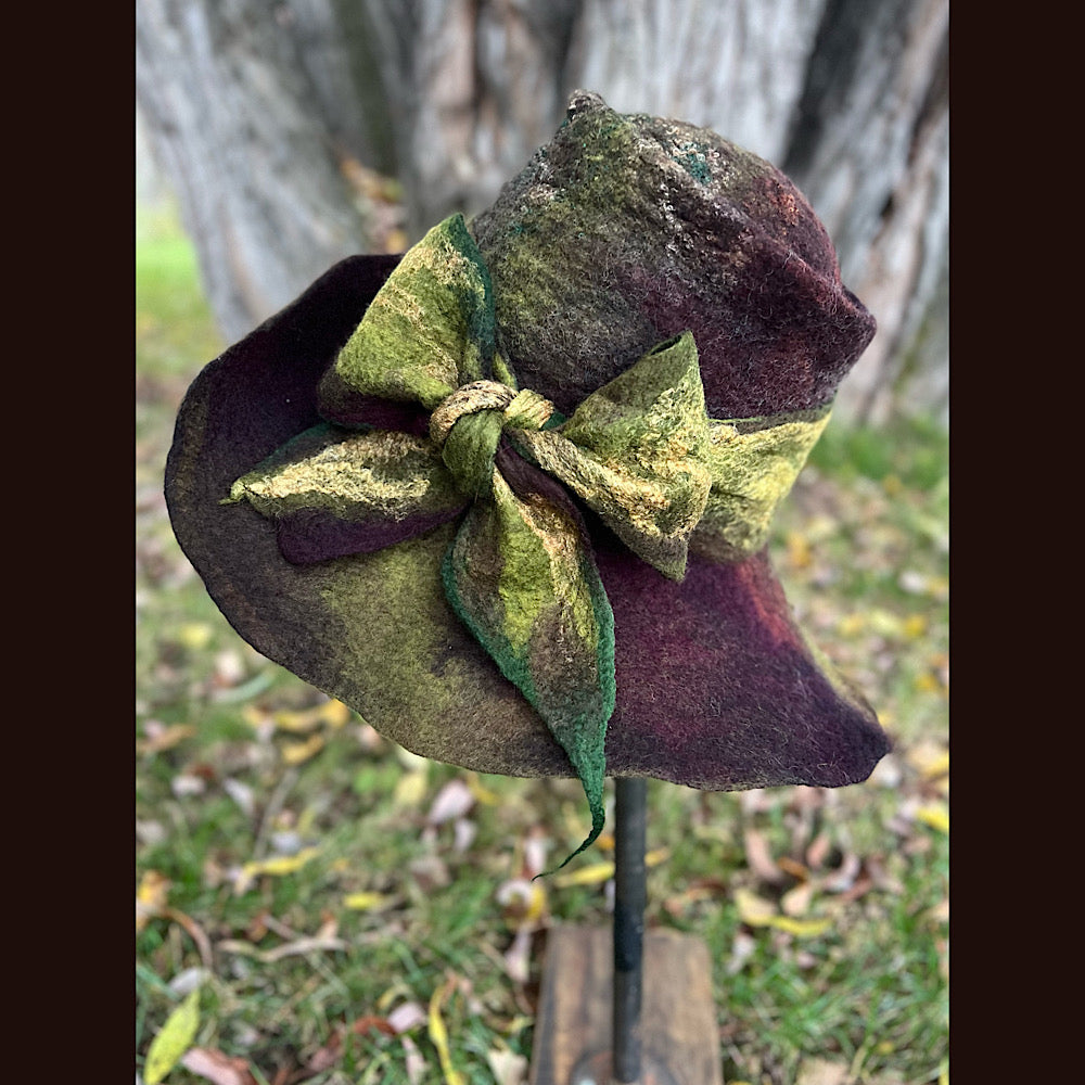 Felted top hat with bow 23” medium