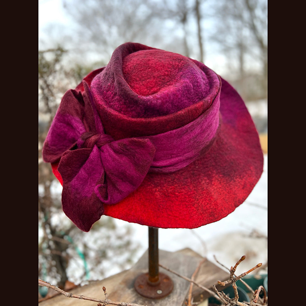 Felted top hat with bow 23” 1/2 medium