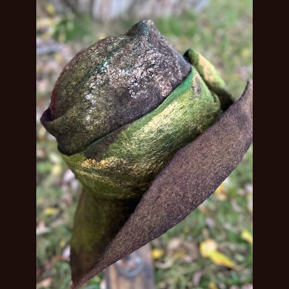 Felted top hat with bow 23” medium