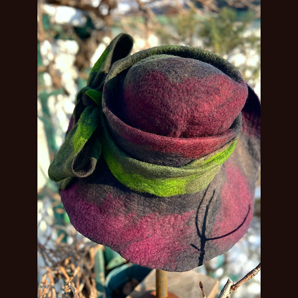 Felted top hat with bow 23” medium