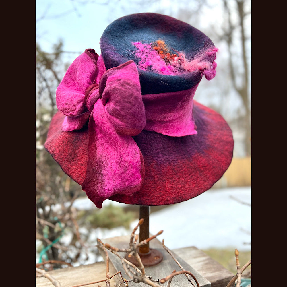 Felted top hat with bow 23” 1/2 medium